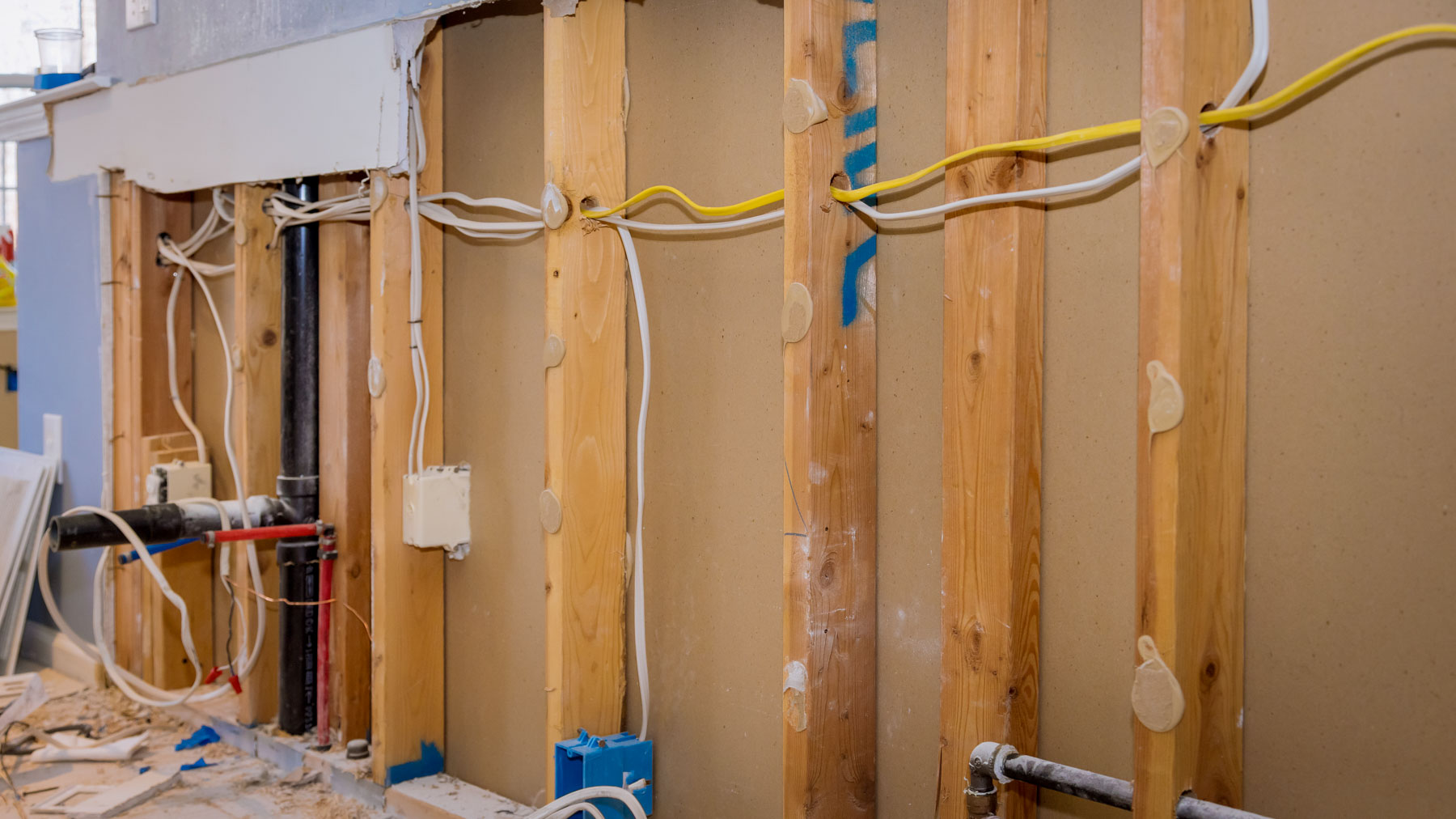 There is a need to repair or remodel an existing kitchen which is being renovated, to repair a damaged kitchen, to reconstruct an old kitchen in progress